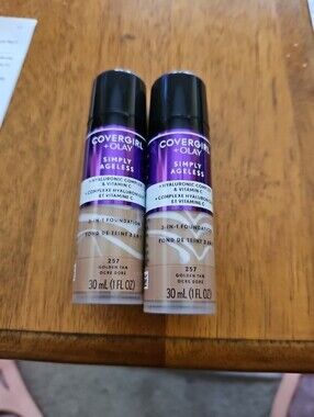 COVERGIRL Simply Ageless 3-in-1 Foundation - Golden Tan (257) Duo